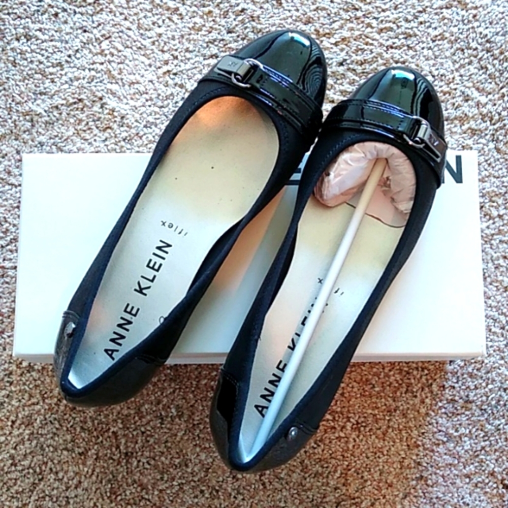 Anne Klein black flats 9.0M